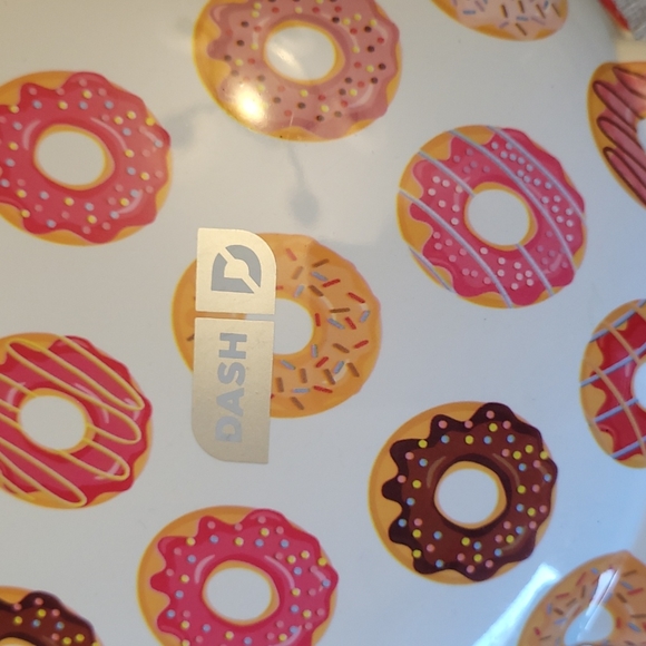 DASH Mini Donut maker - Picture 3 of 12